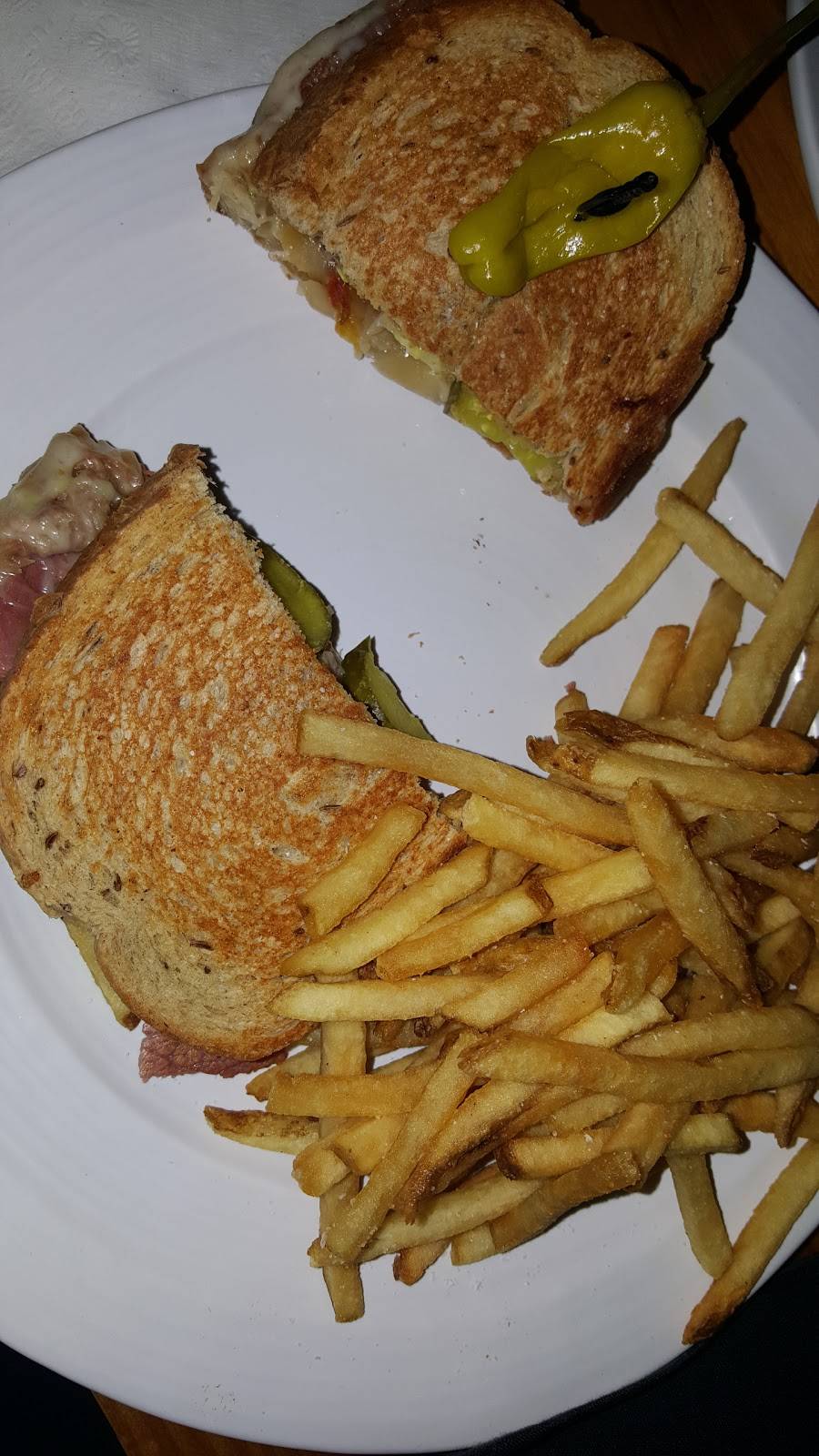 Mutiny Pirate Bar and Island Grille | restaurant | 33 Magothy Beach Rd #100, Pasadena, MD 21122, USA | 4107872050 OR +1 410-787-2050