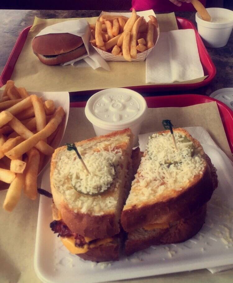 Corona burgers and eats | restaurant | 307 E 6th St, Corona, CA 92879, USA | 9512728778 OR +1 951-272-8778