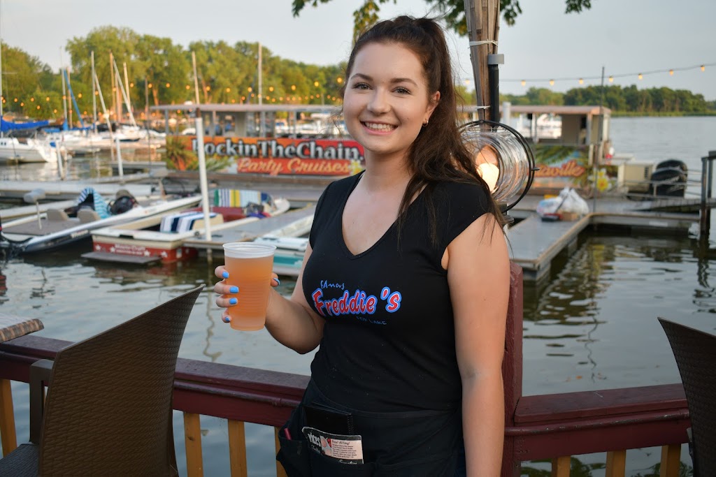 Famous Freddies Roadhouse | restaurant | 510 S, 510 Park Ave, Fox Lake, IL 60020, USA | 8475879677 OR +1 847-587-9677