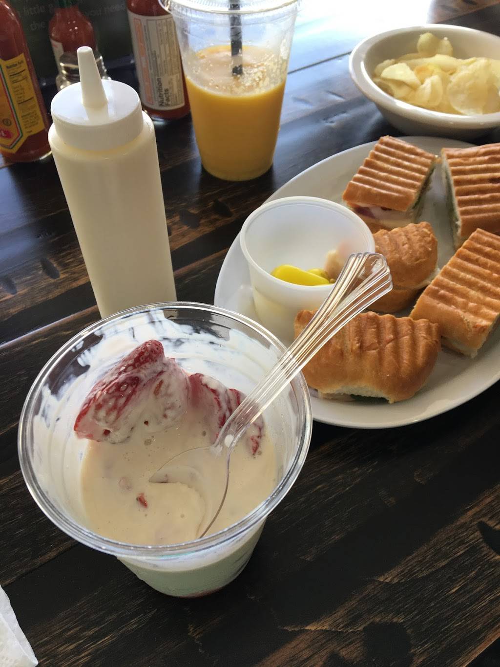 Fresas Con Crema Cafe | cafe | 2041 Glenoaks Blvd Ste B, San Fernando, CA 91340, USA | 7472537610 OR +1 747-253-7610