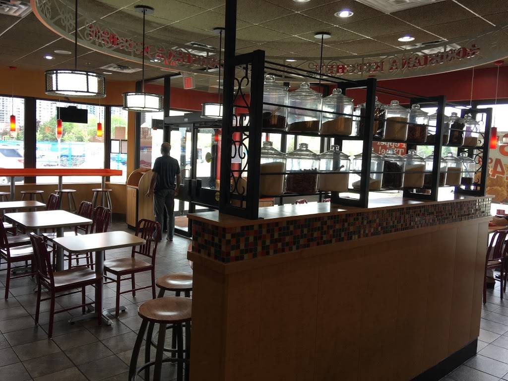 Popeyes Central Parkway | restaurant | 325 Central Pkwy W, Mississauga, ON L5B 3X9, Canada | 9052813500 OR +1 905-281-3500