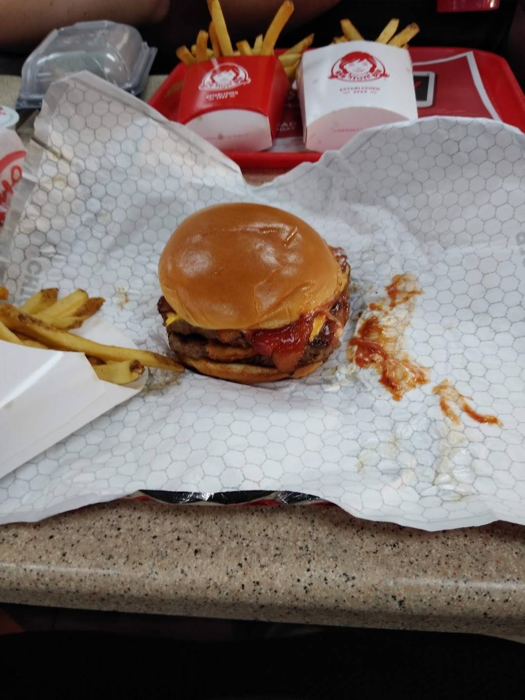 Wendys | restaurant | 7453 N Mesa St, El Paso, TX 79912, USA | 9155849593 OR +1 915-584-9593