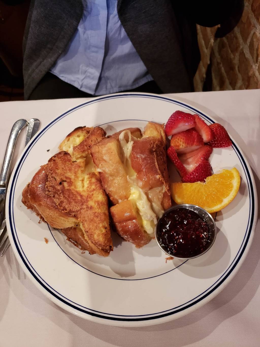 Café Zola | restaurant | 112 W Washington St, Ann Arbor, MI 48104, USA | 7347692020 OR +1 734-769-2020