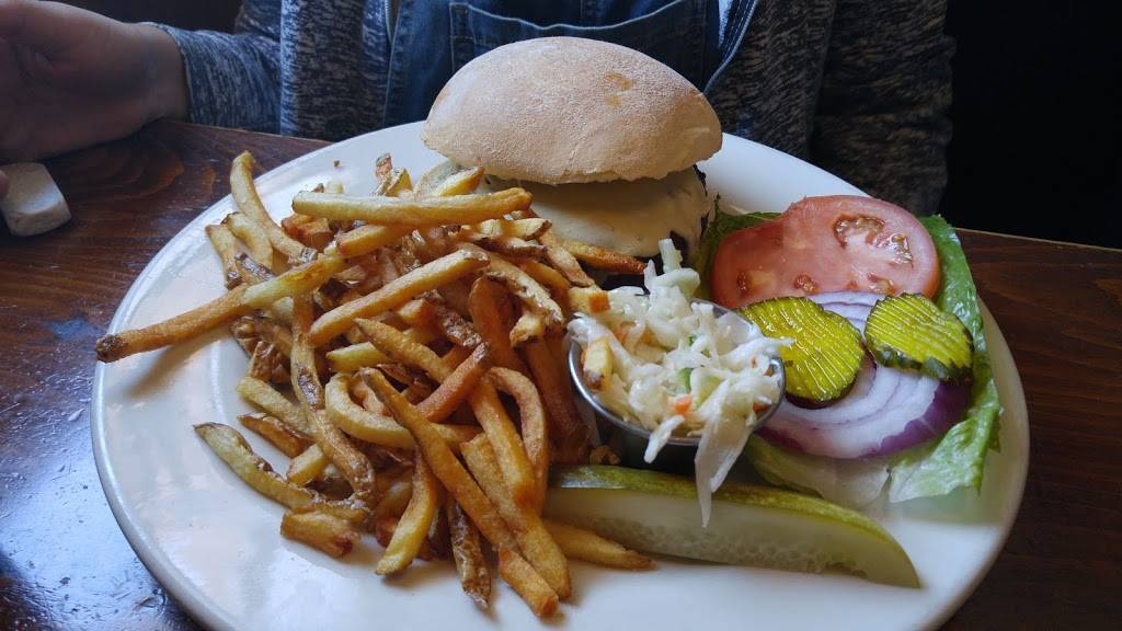 Hickory BBQ & Smokehouse | restaurant | 743 NY-28, Kingston, NY 12401, USA | 8453382424 OR +1 845-338-2424