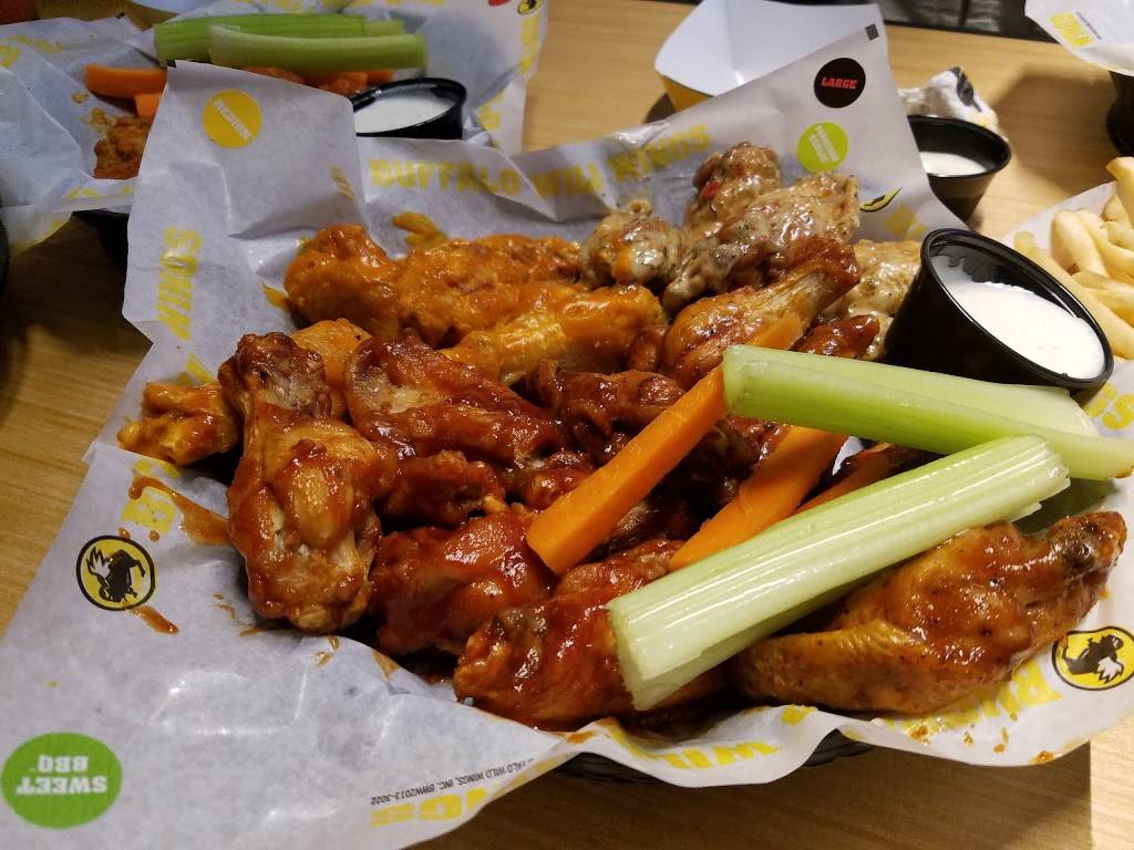 Buffalo Wild Wings | restaurant | 3131 Long Beach Rd, Oceanside, NY 11572, USA | 5165369453 OR +1 516-536-9453