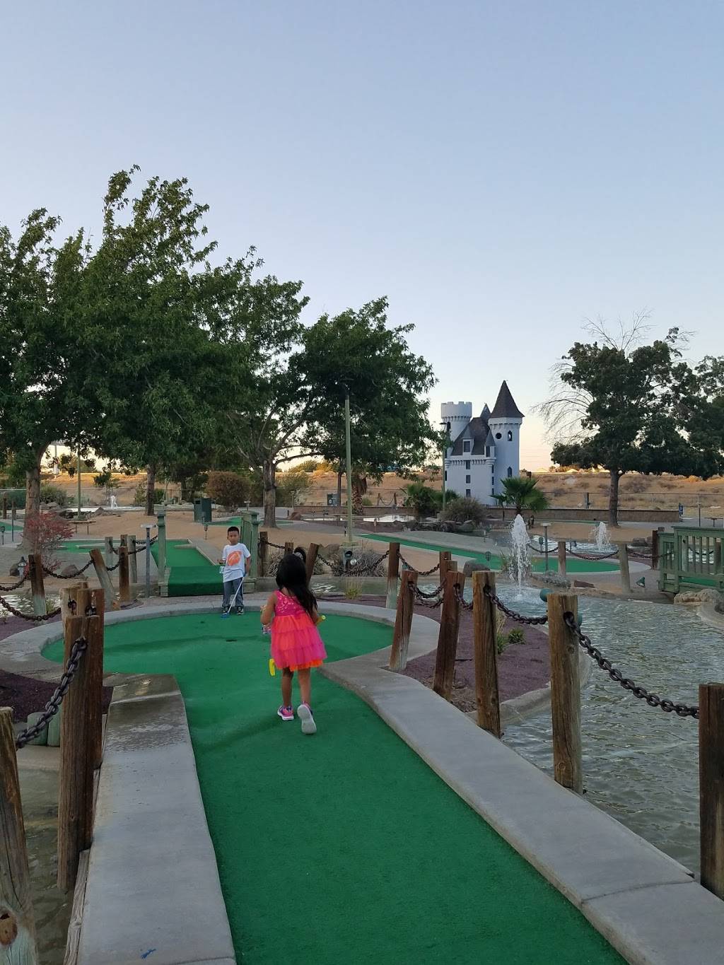 Mulligan Family Fun Center | restaurant | 525 W Ave P-4, Palmdale, CA 93551, USA | 6612731407 OR +1 661-273-1407