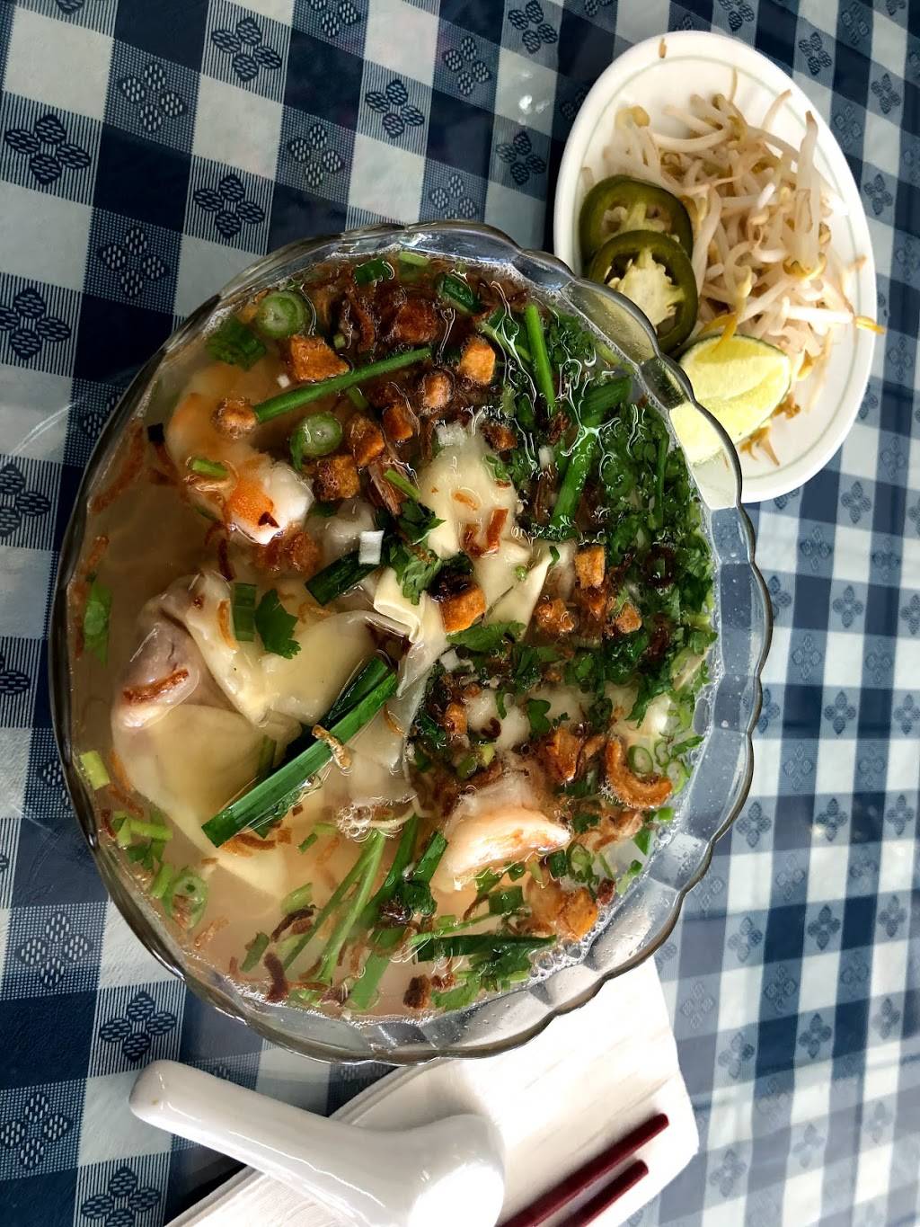 Song Huong Restaurant | restaurant | 703 E Pioneer Pkwy, Arlington, TX 76010, USA | 8172718128 OR +1 817-271-8128