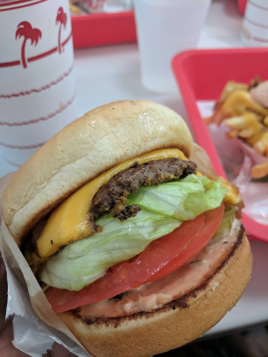 In-N-Out Burger | restaurant | 2700 Guadalupe St, Austin, TX 78705, USA | 8007861000 OR +1 800-786-1000