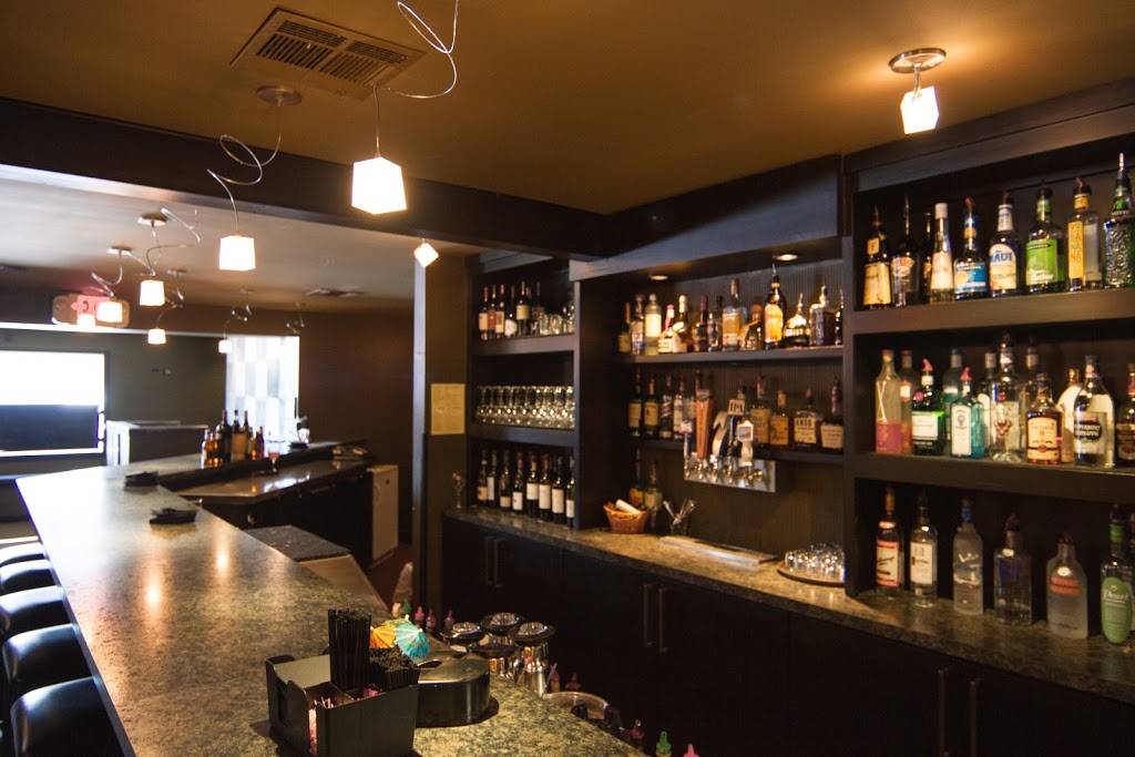 Cedar Falls Brown Bottle | restaurant | 1111 Center St, Cedar Falls, IA 50613, USA | 3192662616 OR +1 319-266-2616