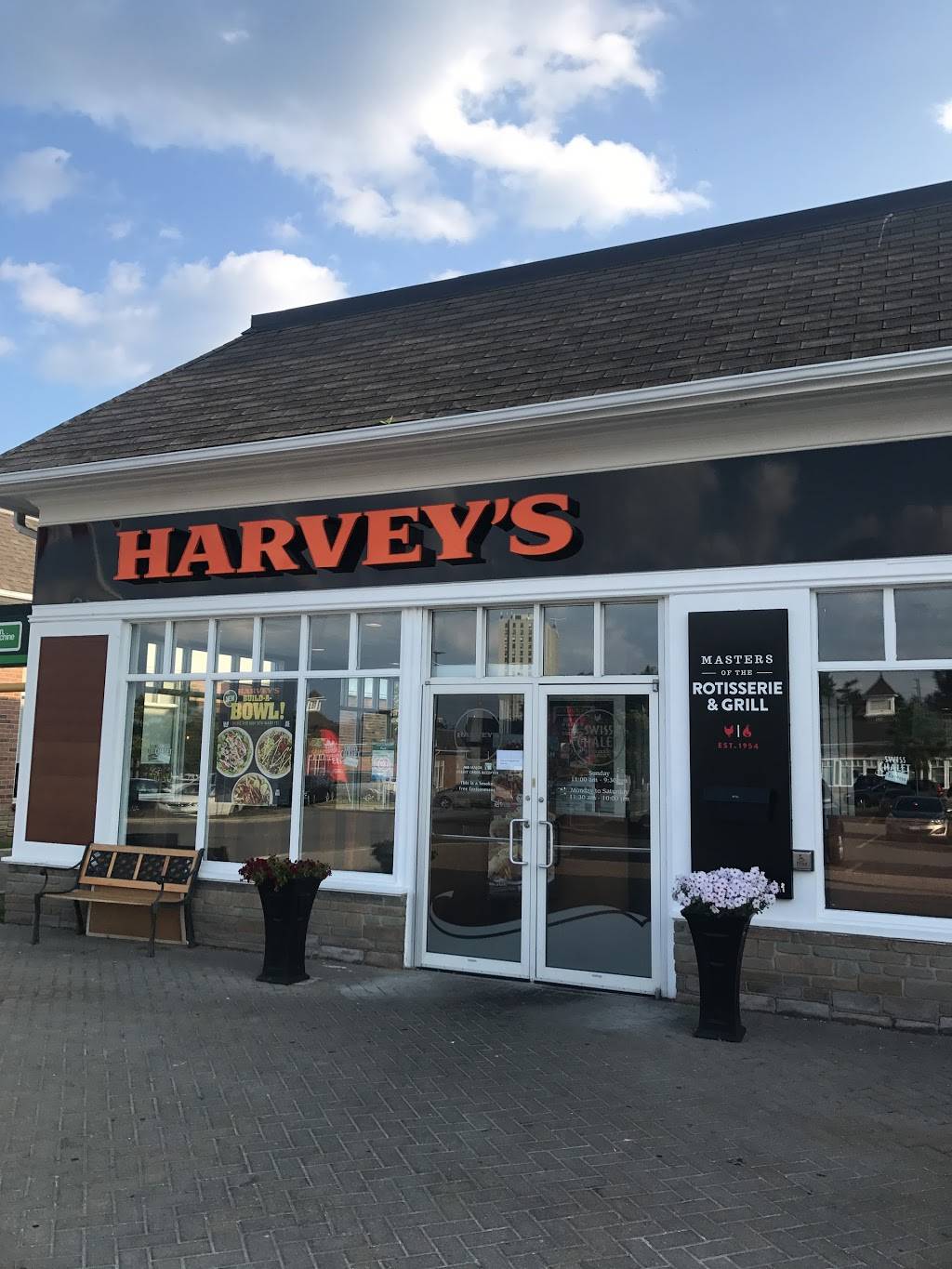 Harveys | restaurant | 252 Lakeshore Rd W, Mississauga, ON L5H 1G6, Canada | 9052780391 OR +1 905-278-0391