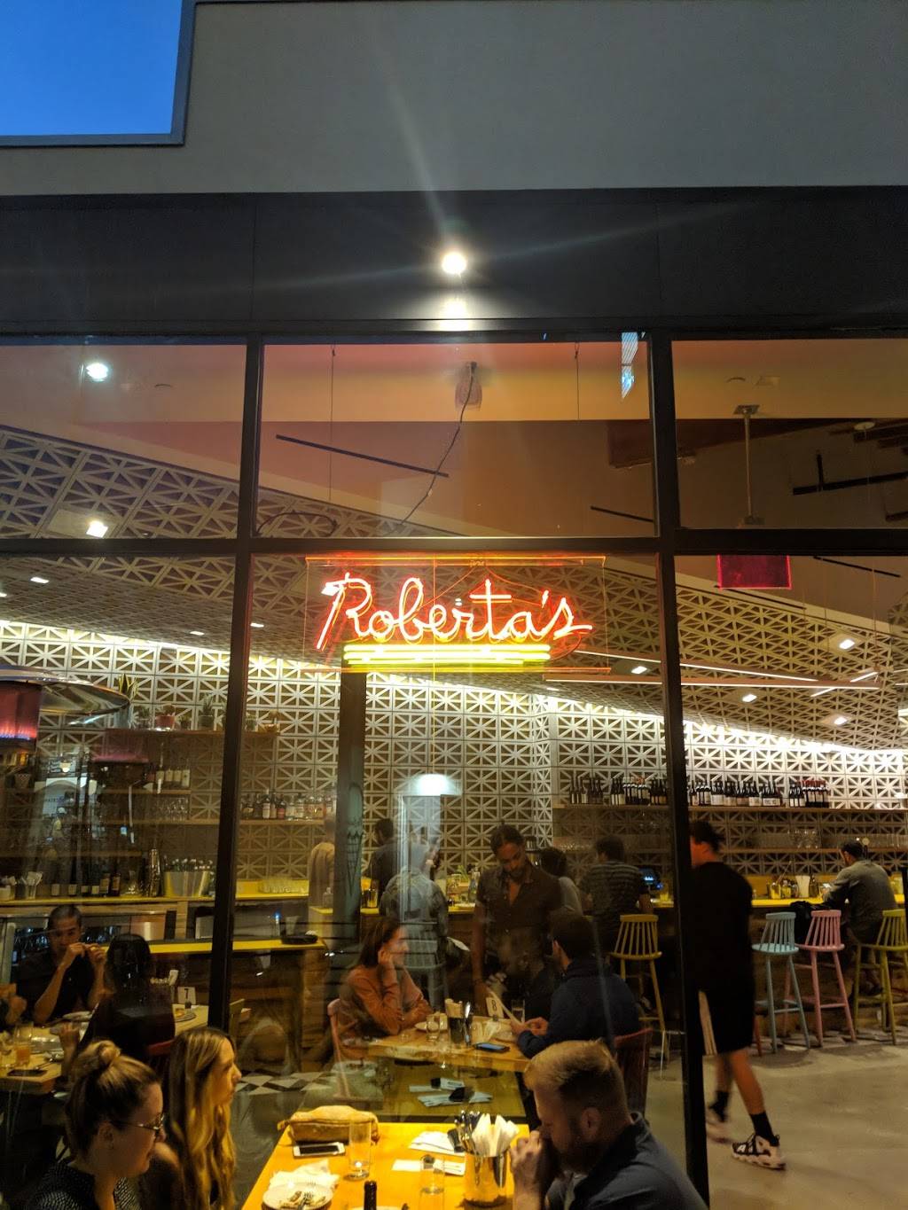 Robertas | restaurant | 8810 Washington Blvd, Culver City, CA 90232, USA | 7184171118 OR +1 718-417-1118