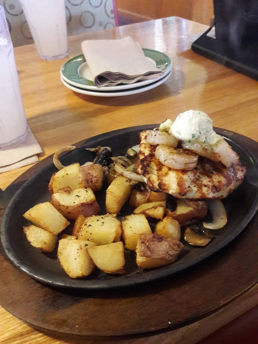 Applebees Grill + Bar | restaurant | 2024 Arden Way, Sacramento, CA 95825, USA | 9165645296 OR +1 916-564-5296