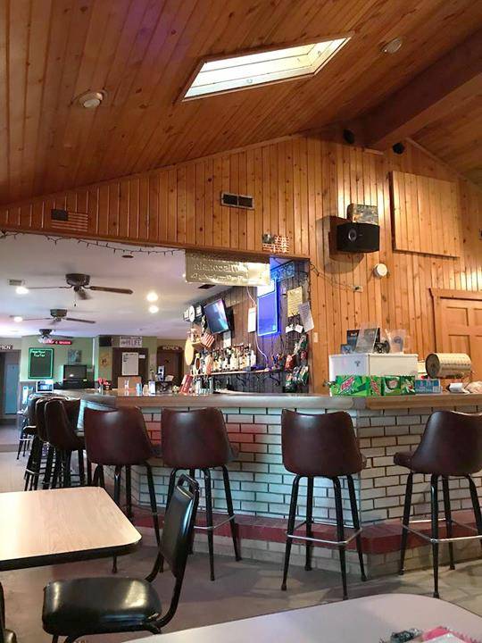 Roof & Bricks Bar & Grill | restaurant | 28624 Wilmot Rd, Trevor, WI 53179, USA | 2622985060 OR +1 262-298-5060