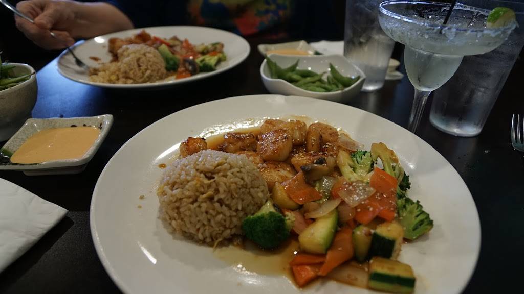 Sakura Sushi & Hibachi | restaurant | 3502 Metro Dr, Council Bluffs, IA 51501, USA | 7123669888 OR +1 712-366-9888