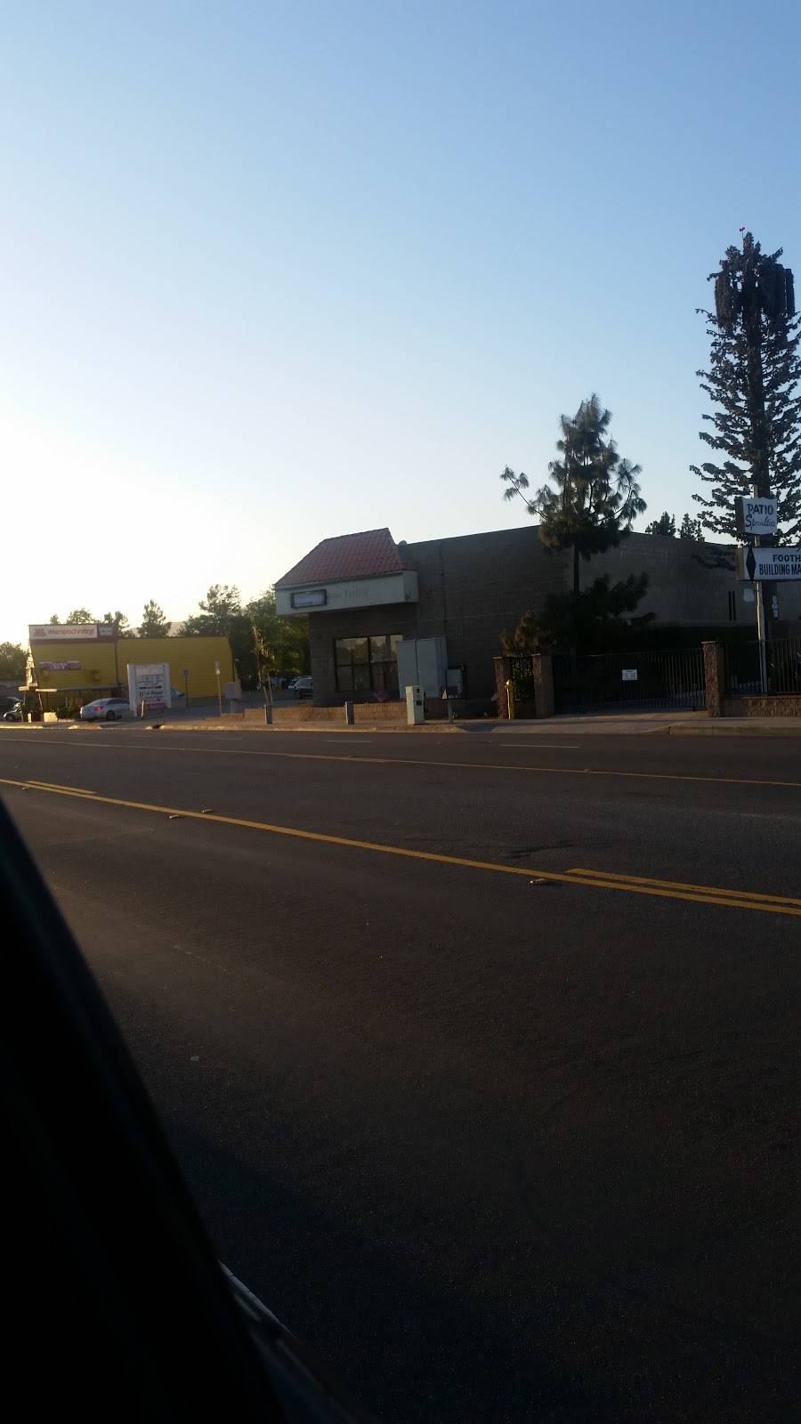 Wienerschnitzel | restaurant | 175 W Foothill Blvd, Pomona, CA 91767, USA | 9095967606 OR +1 909-596-7606