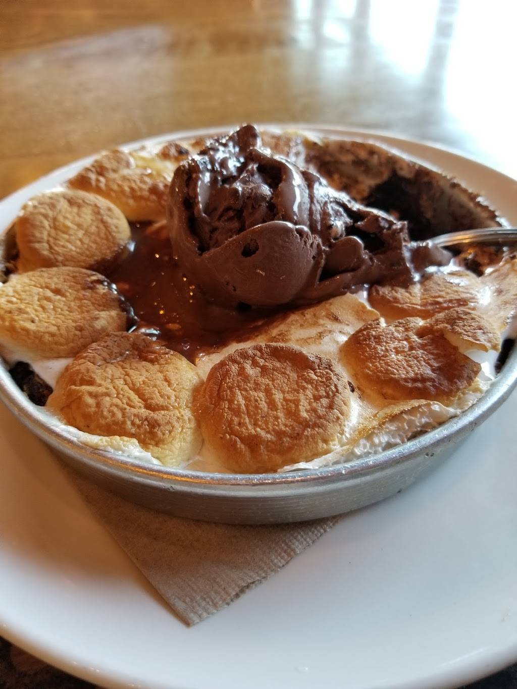 BJs Restaurant & Brewhouse | restaurant | 6181 Columbia Crossing Cir, Columbia, MD 21045, USA | 4433938600 OR +1 443-393-8600