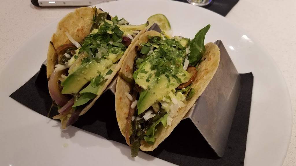 G Bar and Bistro | restaurant | 6711 E Ben White Blvd, Austin, TX 78744, USA | 5123858400 OR +1 512-385-8400