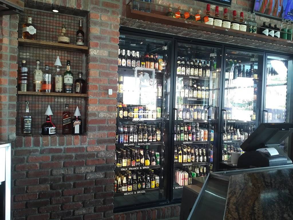 World of Beer | restaurant | University Plaza, 10041 University Plaza Dr #170, Fort Myers, FL 33913, USA | 2395610773 OR +1 239-561-0773