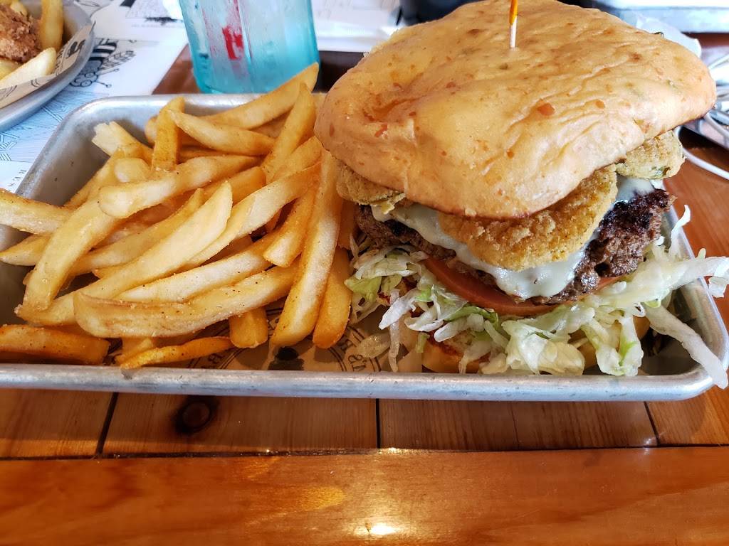 Our Moms Restaurant & Bar | restaurant | 250 W Lee Dr, Baton Rouge, LA 70808, USA | 2254565392 OR +1 225-456-5392