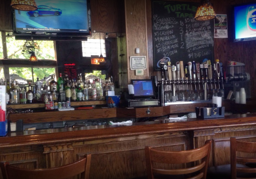 Turtles Bar & Grill | restaurant | 238 W 33rd St, Chicago, IL 60616, USA | 3122257333 OR +1 312-225-7333