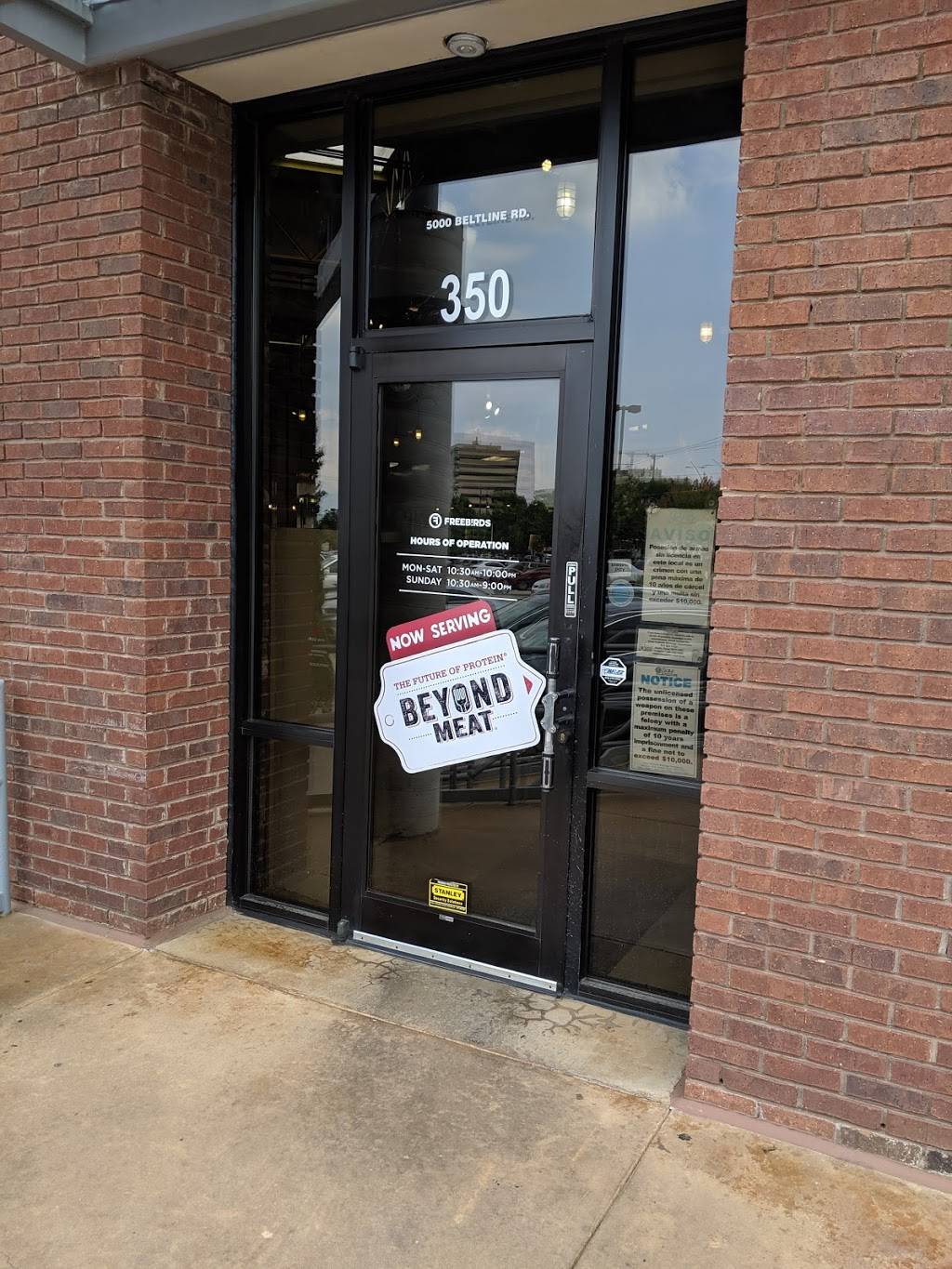 Freebirds World Burrito | restaurant | 5000 Belt Line Rd #350, Dallas, TX 75254, USA | 9727881828 OR +1 972-788-1828