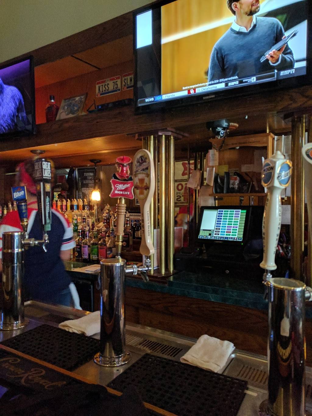 Slim & Chubbys Bar & Grill | restaurant | 15024 Puritas Ave, Cleveland, OH 44135, USA | 2166717167 OR +1 216-671-7167