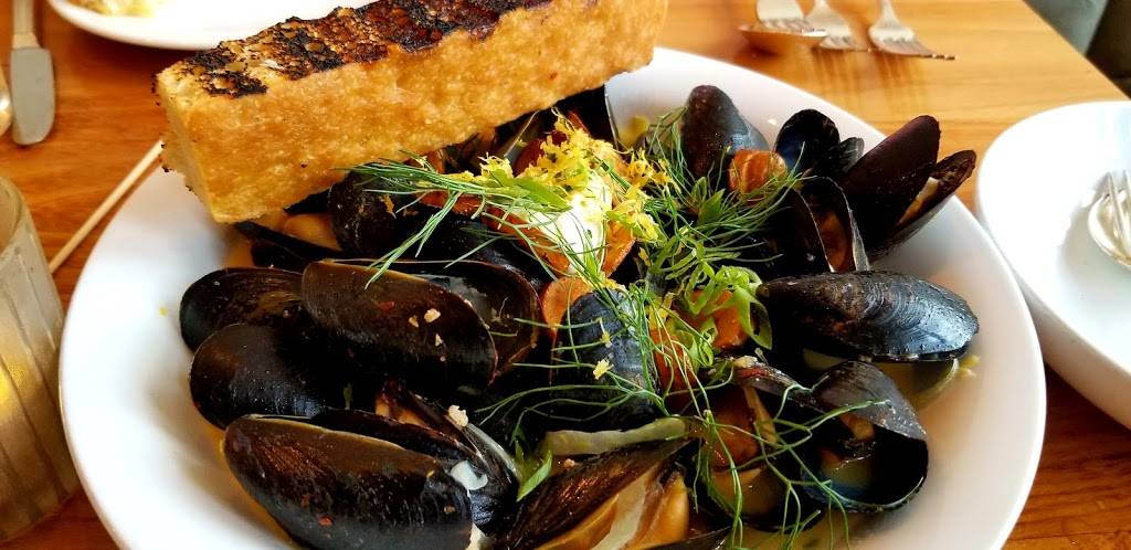 Decca Restaurant | restaurant | 812 E Market St, Louisville, KY 40206, USA | 5027498128 OR +1 502-749-8128