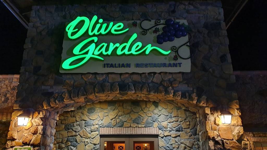 Olive Garden Italian Restaurant | meal takeaway | 2820 S 9th St, Salina, KS 67401, USA | 7858274266 OR +1 785-827-4266