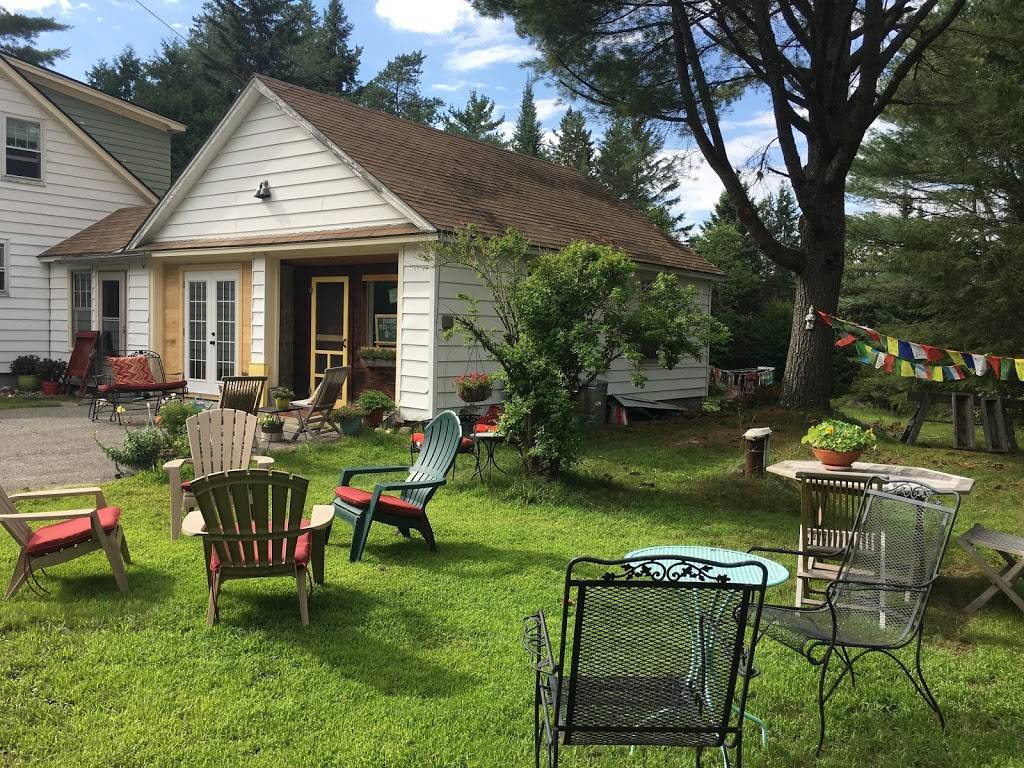 Auntie Dee Dees Homemade Vt Baked Goods | restaurant | 185 Mountain Rd, East Burke, VT 05832, USA | 8025351206 OR +1 802-535-1206