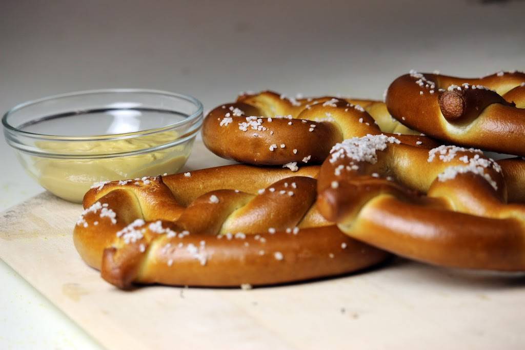 Sauced at Kinsmen | restaurant | 409 Canal St, Milldale, CT 06467, USA | 8606373343 OR +1 860-637-3343