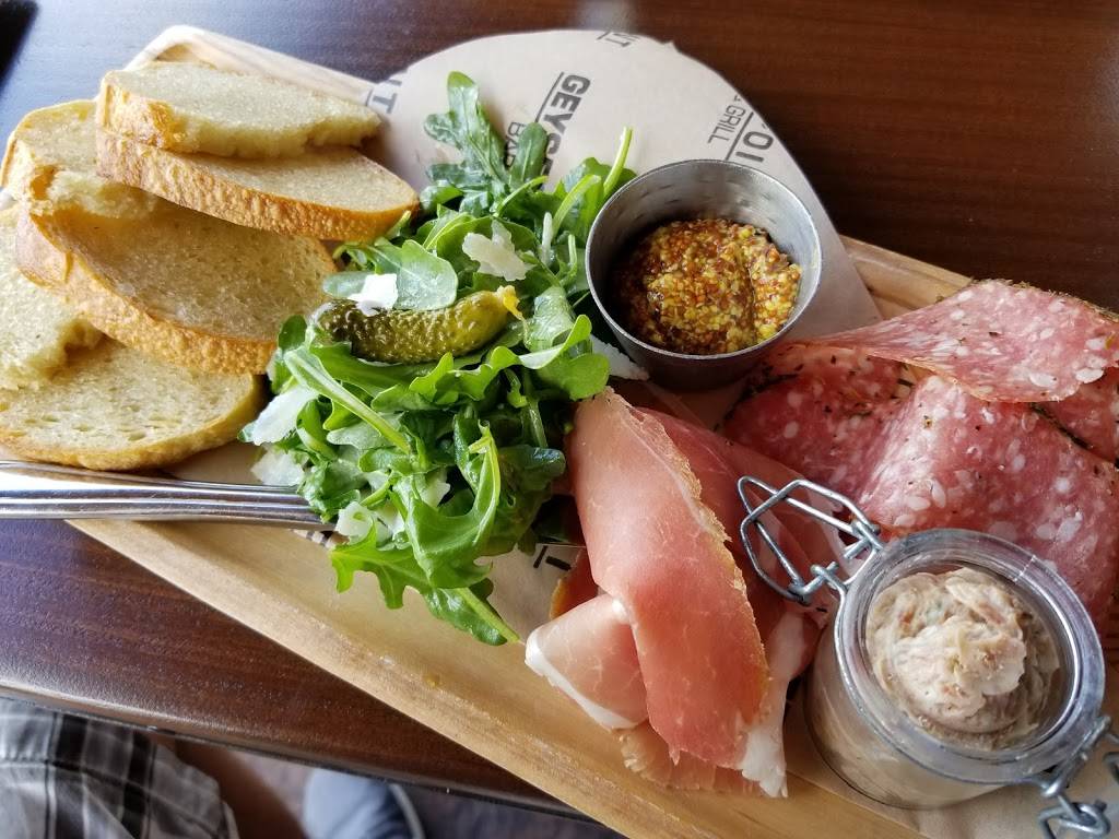 Geyser Point Bar & Grill | restaurant | 901 Timberline Dr, Lake Buena Vista, FL 32830, USA | 4079395277 OR +1 407-939-5277