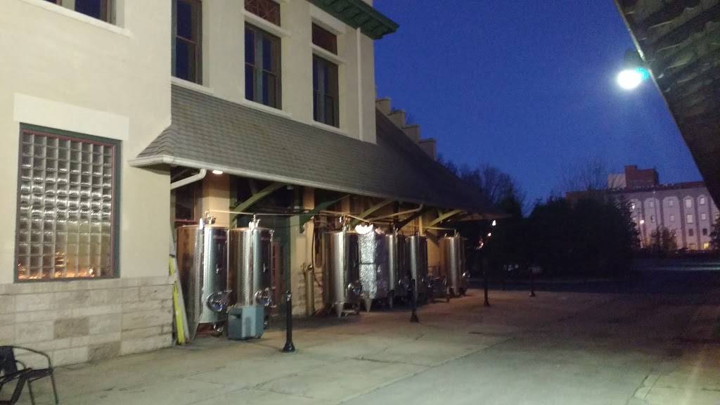 Blue Slip Bistro | restaurant | 300 W Depot Ave, Knoxville, TN 37917, USA | 8652497806 OR +1 865-249-7806