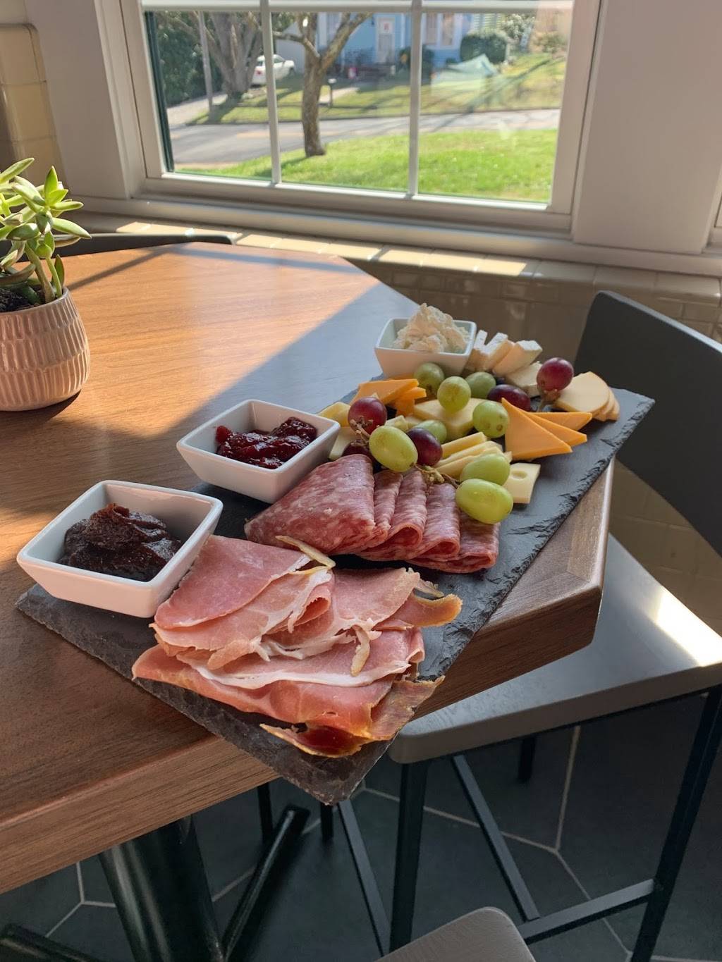 313 Franklin - Cocktails and Kitchen | restaurant | 313 Franklin St B, South Hill, VA 23970, USA | 4345849382 OR +1 434-584-9382