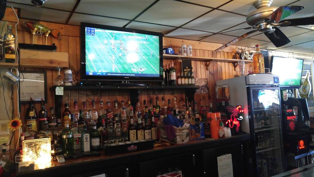 J C Catchers Tap | restaurant | 1723 N Center St, Crest Hill, IL 60403, USA | 8157273435 OR +1 815-727-3435