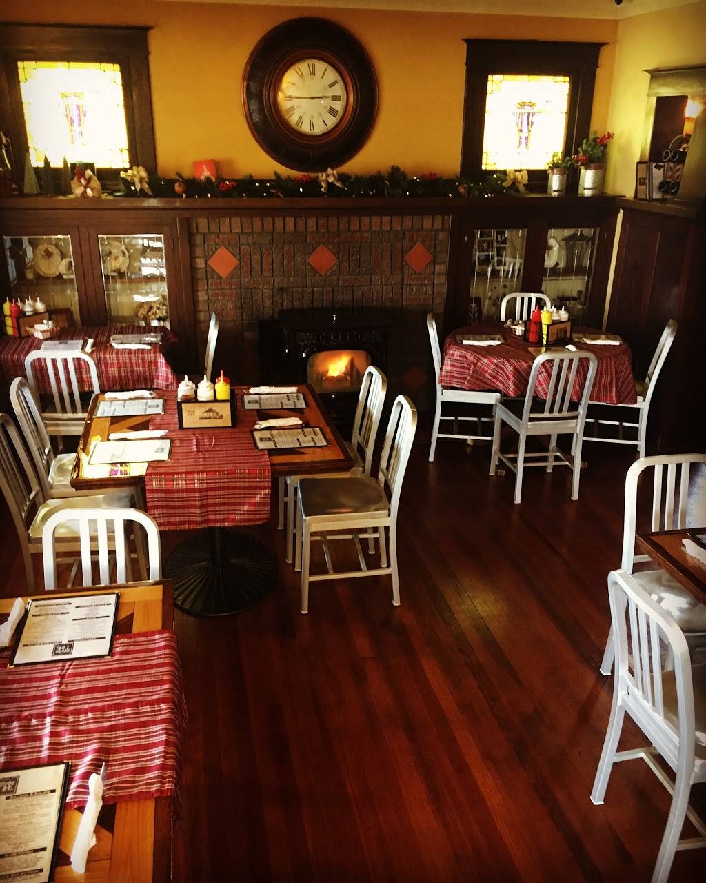 The Wooden Tie Cafe | restaurant | 206 IL-143, Pierron, IL 62273, USA | 6189731385 OR +1 618-973-1385