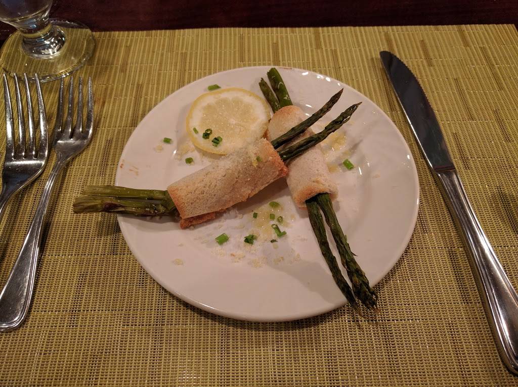 Pine Tree Grill | restaurant | 2040 Airport Dr, Green Bay, WI 54313, USA | 9204947300 OR +1 920-494-7300