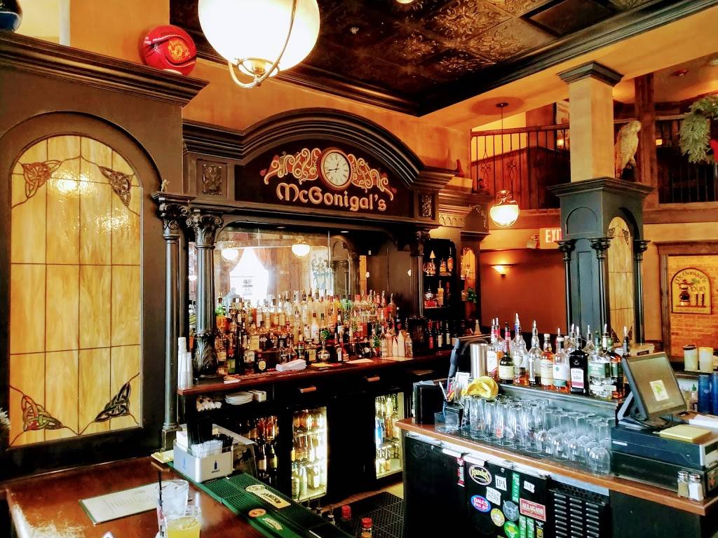 McGonigals Pub | The Loft | restaurant | 105 S Cook St, Barrington, IL 60010, USA | 8472777400 OR +1 847-277-7400