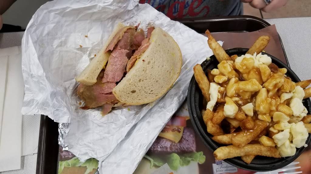 Restaurant Le Petit Quebec | restaurant | 9100 Rue Sherbrooke E, Montréal, QC H1L 4K6, Canada | 5143550595 OR +1 514-355-0595