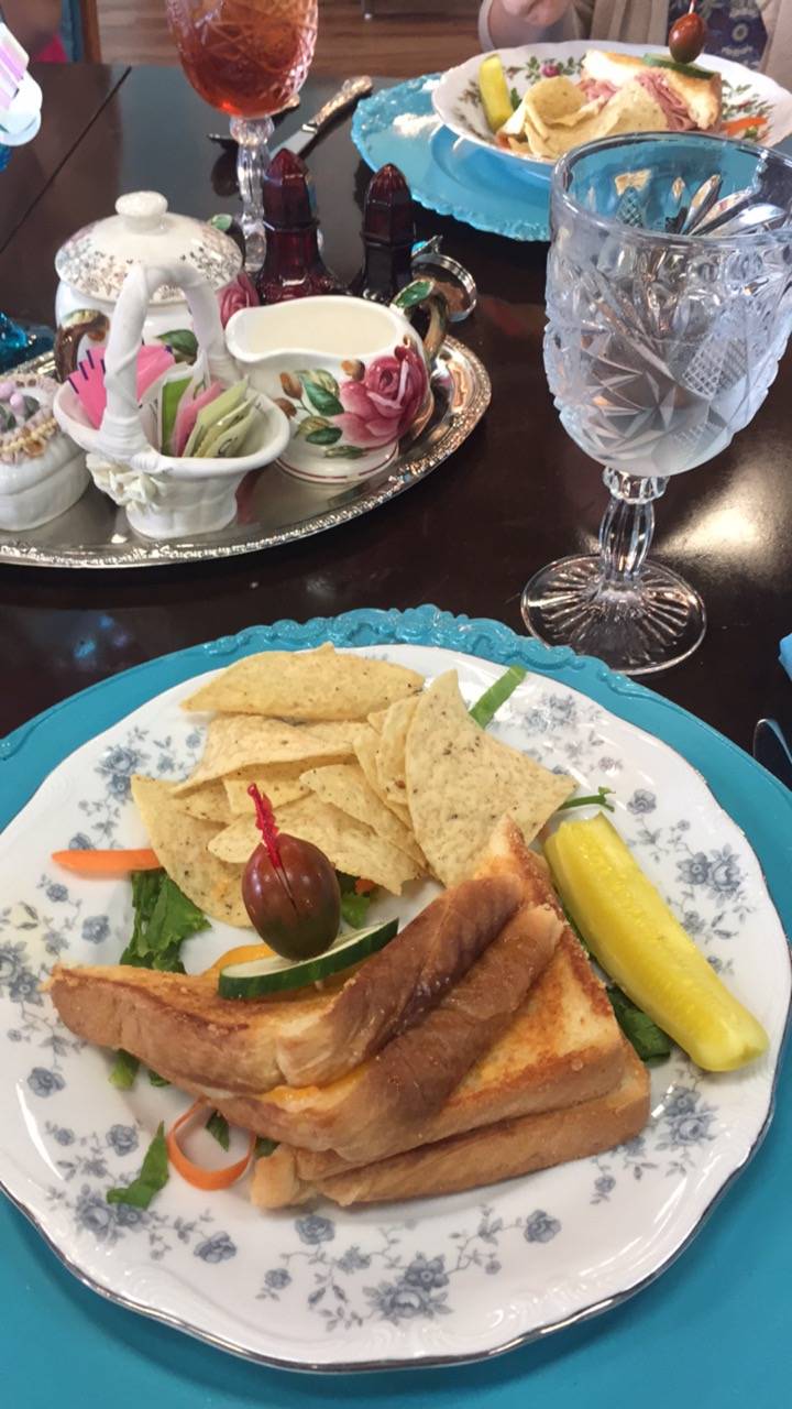 Victorias Tea Room | cafe | 7853 E 71st St, Tulsa, OK 74133, USA | 9183139204 OR +1 918-313-9204