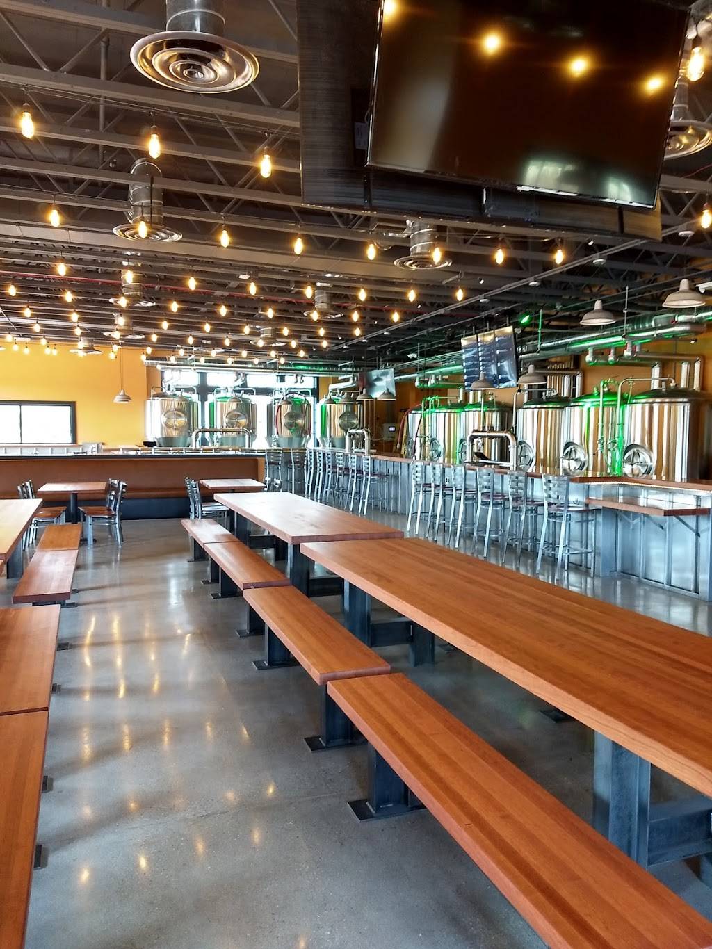 Pedals & Pints Brewing Company | restaurant | 156 W Hillcrest Dr, Thousand Oaks, CA 91360, USA | 8055510547 OR +1 805-551-0547