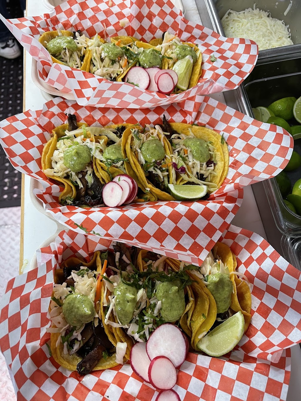 Daniels Kitchen truck | restaurant | 850 Woodside Rd, Redwood City, CA 94061, USA | 6508264407 OR +1 650-826-4407