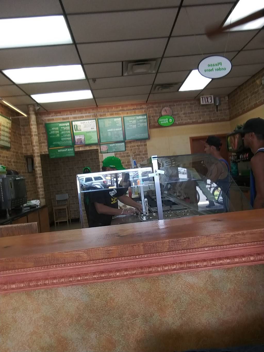 Subway Restaurants | restaurant | 672 Middle Country Rd, Selden, NY 11784, USA | 6316961212 OR +1 631-696-1212