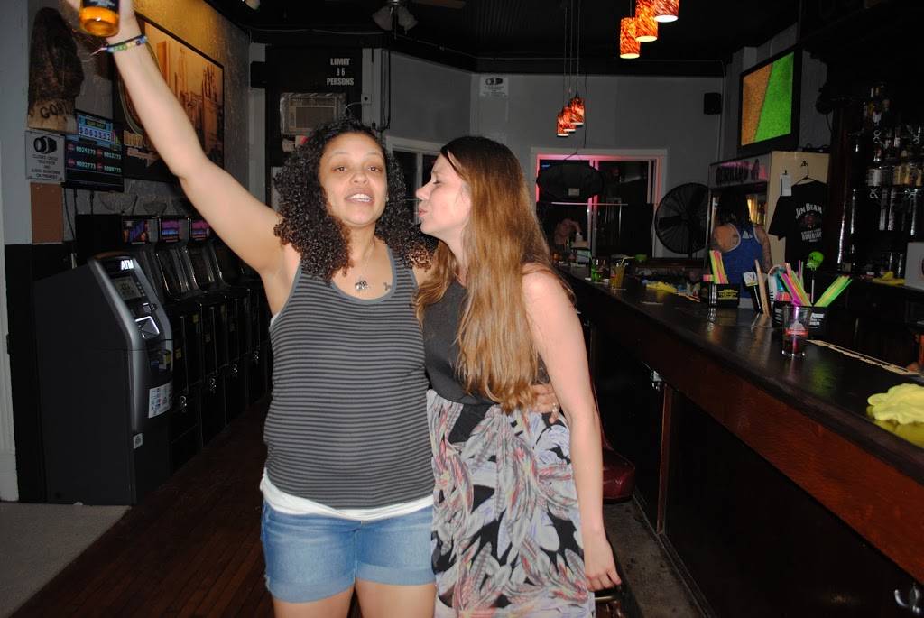 Gorillas Neighborhood Bar & Grill | restaurant | 1309 Oregon St, Oshkosh, WI 54902, USA | 9203857412 OR +1 920-385-7412