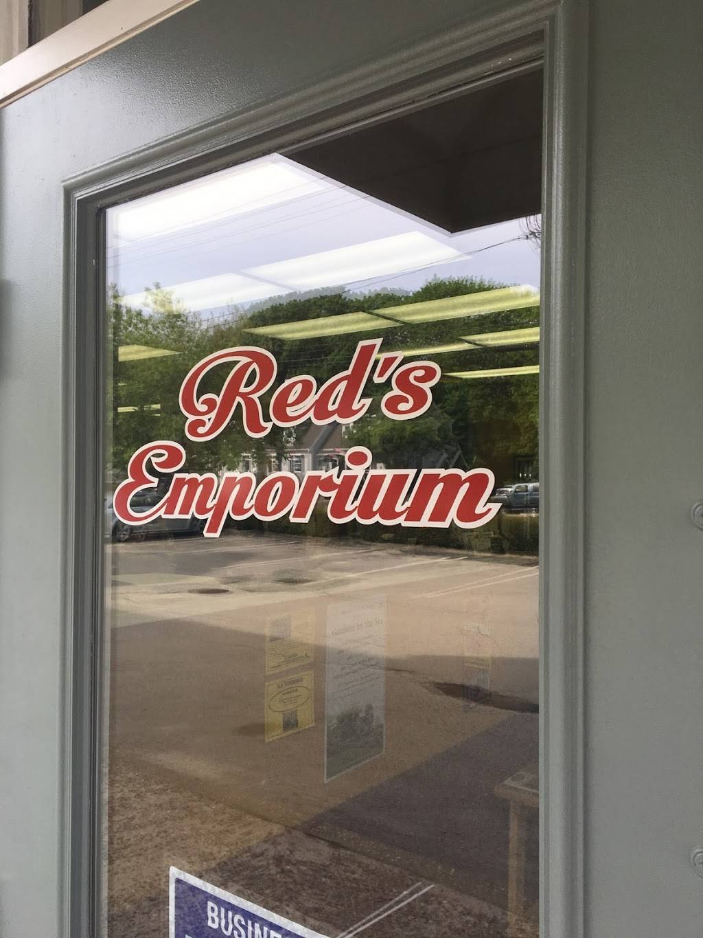 Red’s Emporium | restaurant | 1514 Tremont St, Duxbury, MA 02332, USA | 7819341313 OR +1 781-934-1313