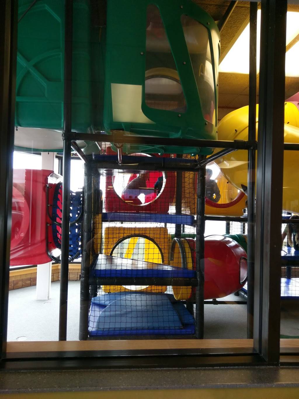 McDonalds | cafe | 503 N Lincoln Rd, Escanaba, MI 49829, USA | 9067899435 OR +1 906-789-9435