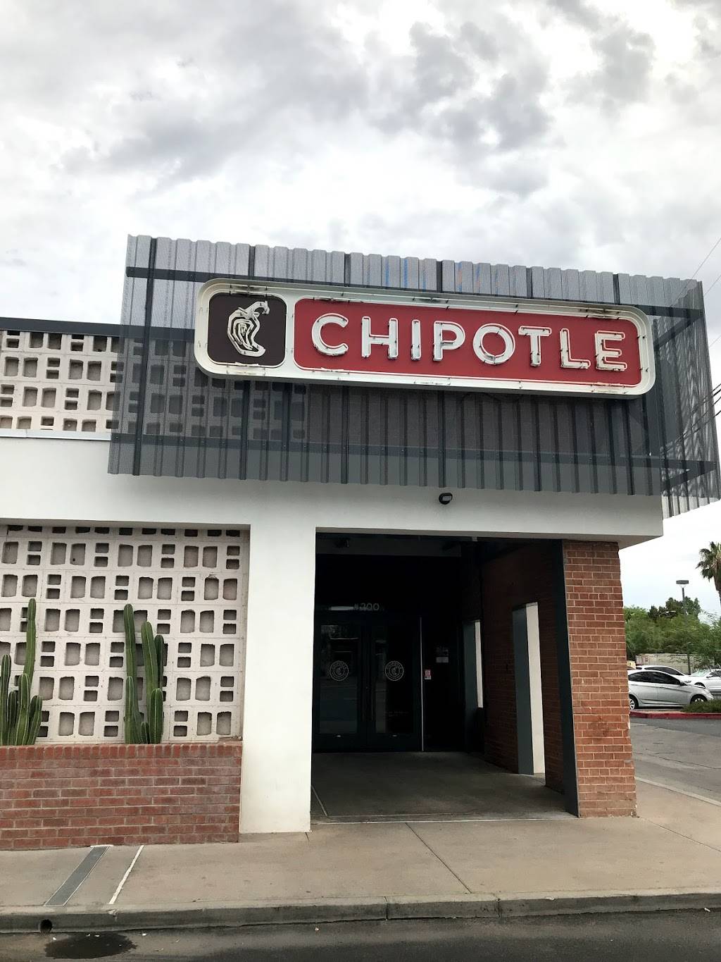 Chipotle Mexican Grill | restaurant | 100 E Camelback Rd Ste 196, Phoenix, AZ 85012, USA | 6022009416 OR +1 602-200-9416