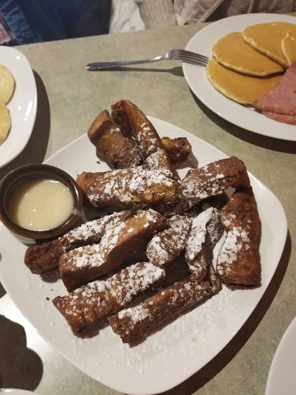 Hannahs Koney Island | restaurant | 4790 Hagadorn Rd, East Lansing, MI 48823, USA | 5173333527 OR +1 517-333-3527