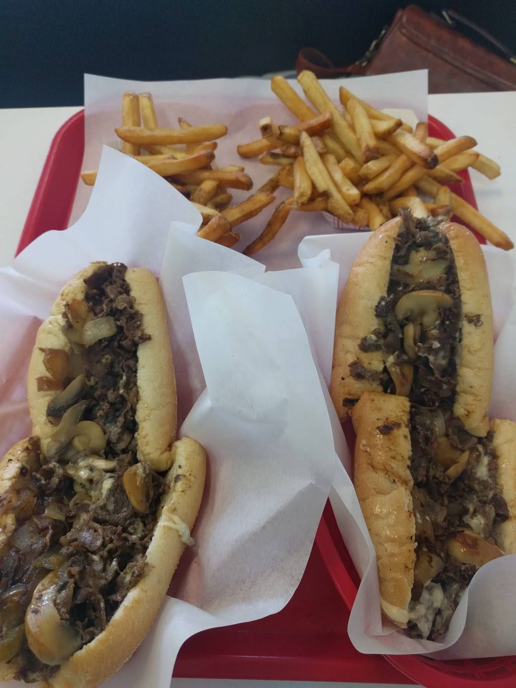 Phillys Best | restaurant | 1998 Ximeno Ave B, Long Beach, CA 90815, USA | 5629867872 OR +1 562-986-7872