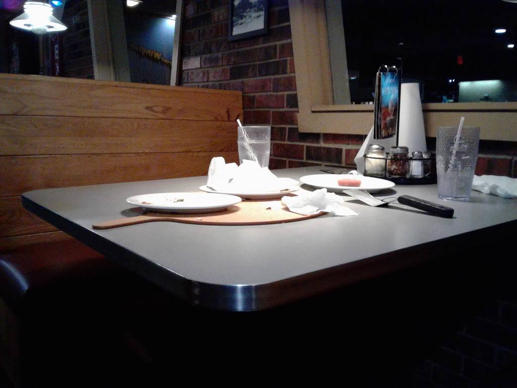 Pizza Hut | meal delivery | 407 N Main St, Lansing, KS 66043, USA | 9137273232 OR +1 913-727-3232