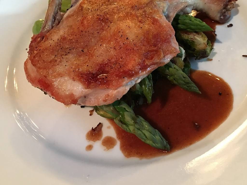 Heirloom Tavern | restaurant | 32 Railroad Ave, Glen Head, NY 11545, USA | 5166866633 OR +1 516-686-6633